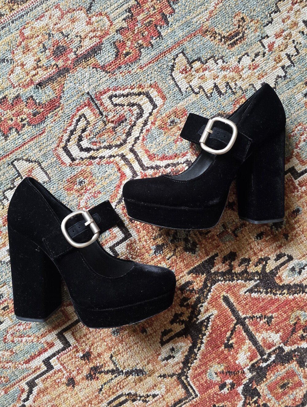 Alice & Olivia